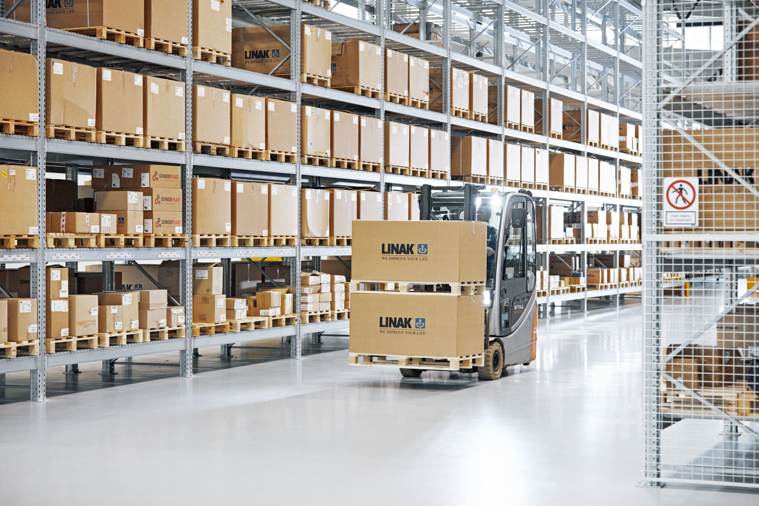 Truck_Warehouse_low